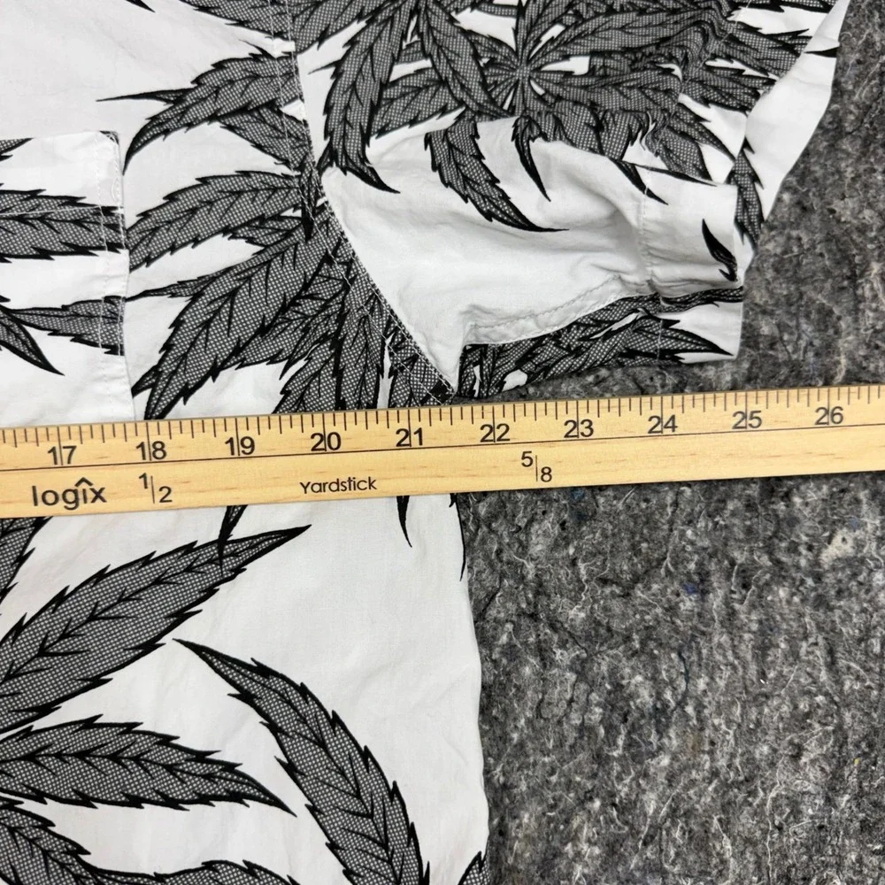 Eighty Eight Mens XL White‎ Black Pot Leaf Print Cotton Short Sleeve Button Down